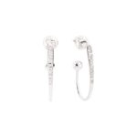 Orecchino bangle incassato oro bianco